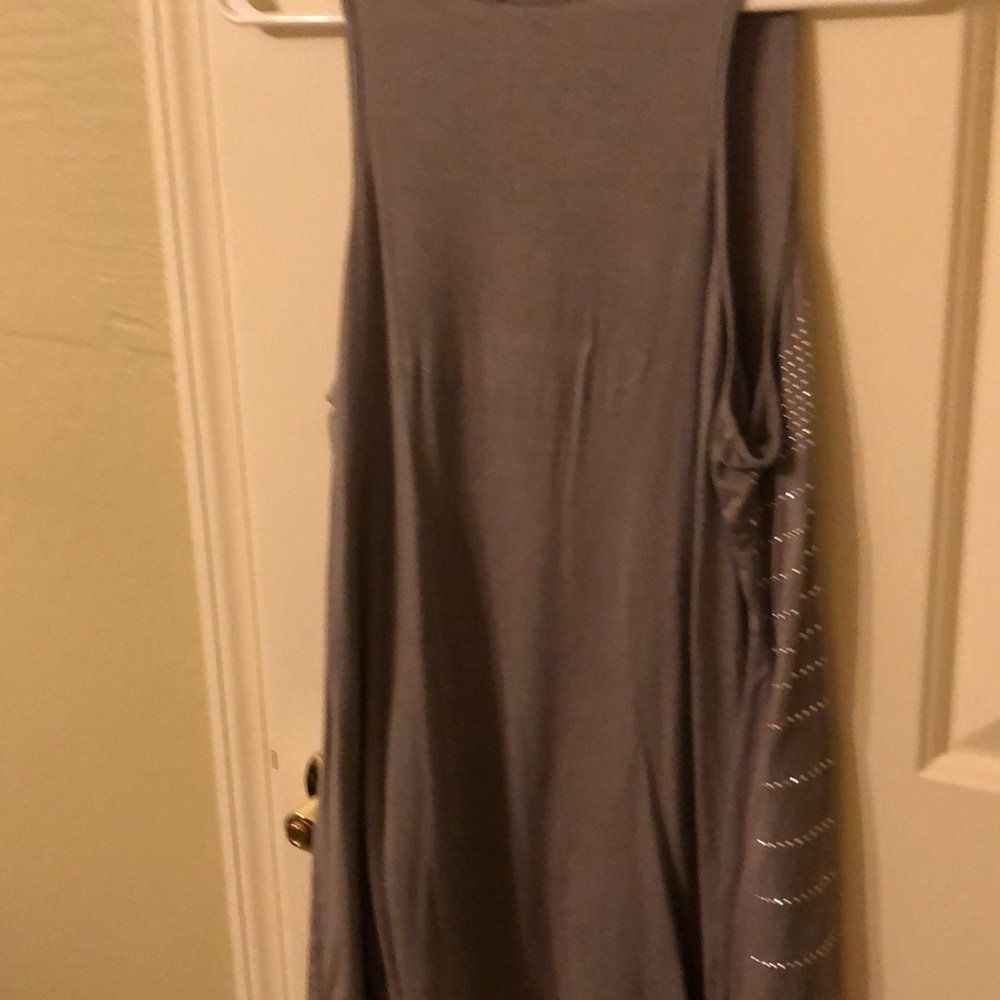 Gray top - Picture 4 of 4